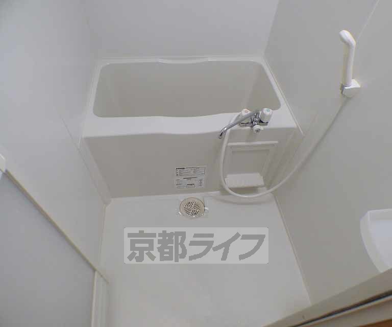 バス・シャワールーム　ゆったり浸かれる浴槽のお風呂です。