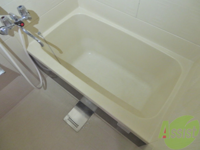 バス・シャワールーム　ゆったり広さのユニットバスですね疲れも取れそうですよ