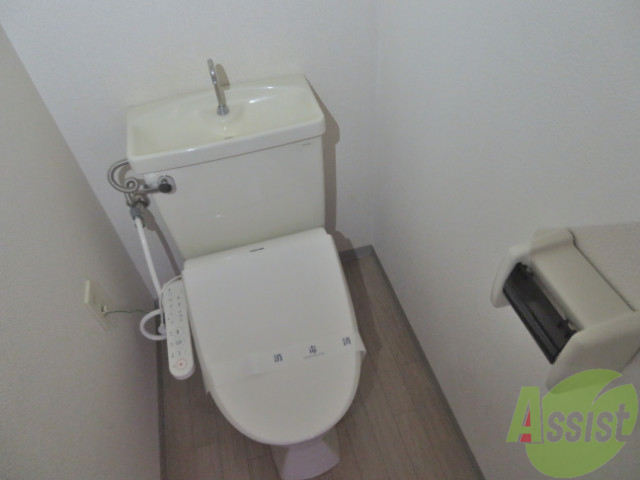 トイレ　清潔感のあるトイレですね嬉しいウォシュレット付きですよ