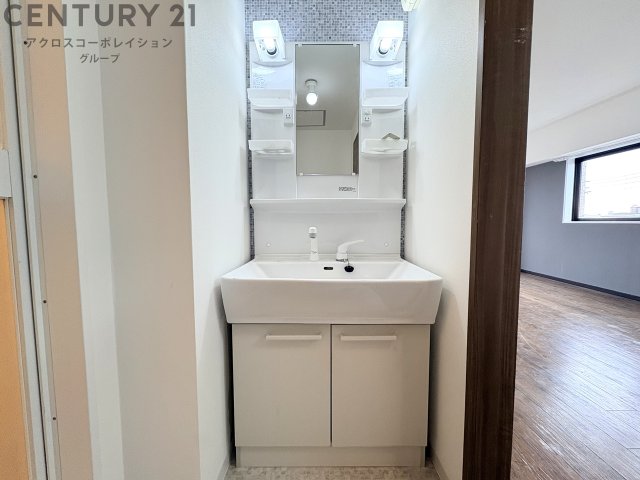 洗面設備　収納豊富な洗面台！