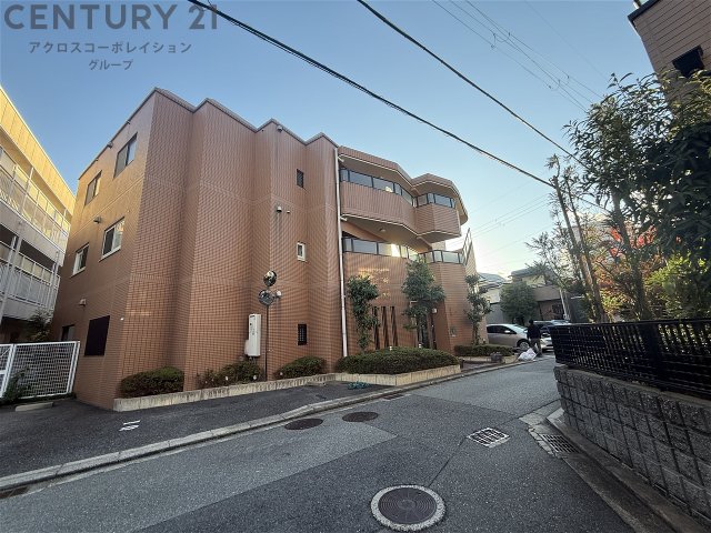 建物外観　オートロック付きで外部からの出入りが無く安心です