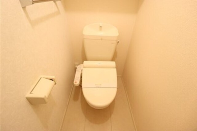 トイレ　温水洗浄暖房便座