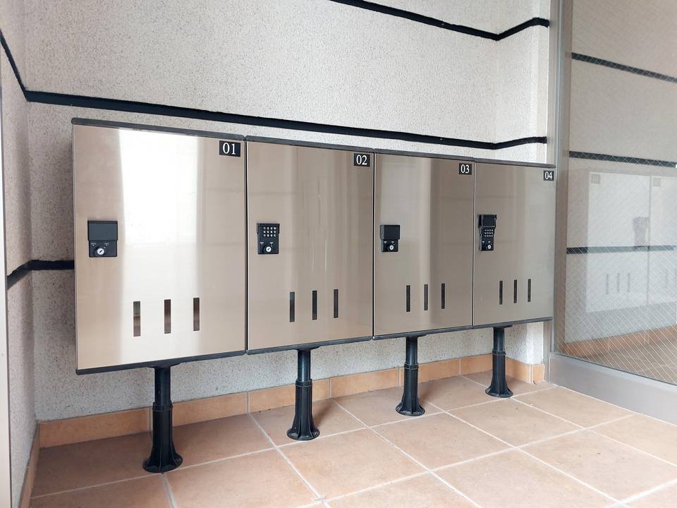 エントランス　宅配ボックス