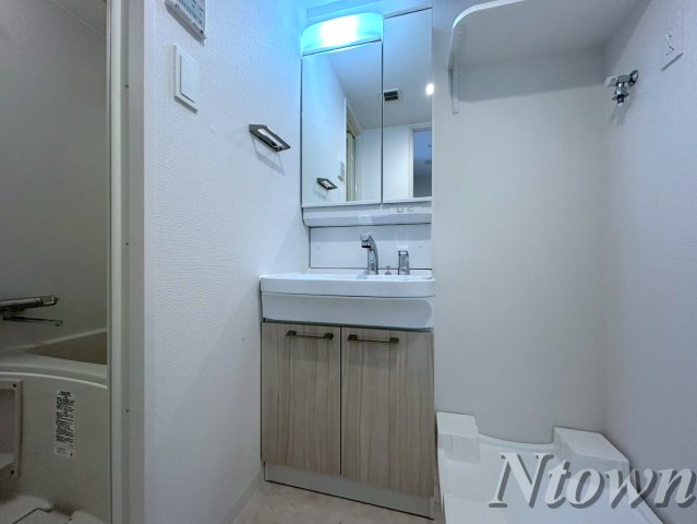 洗面設備　使いやすい独立洗面台です