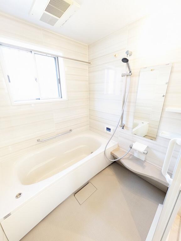 バス・シャワールーム　追炊き及び浴室乾燥機付きバスルーム