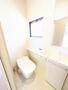 トイレ　温水洗浄便座付きトイレ♪窓があって明るいです♪
