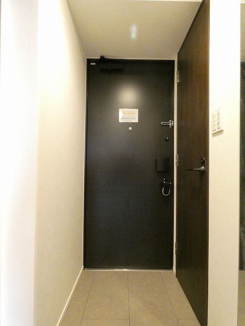 玄関　同マンション別部屋参照。