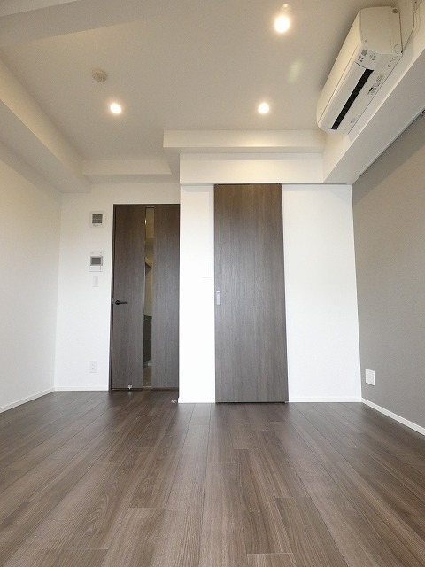 居室・リビング　同マンション別部屋参照。