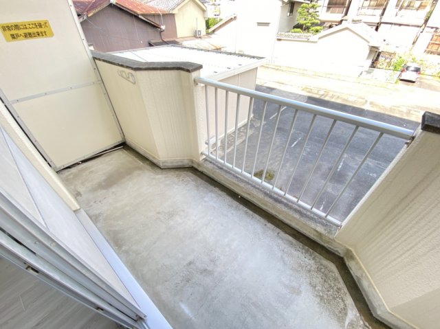 バルコニー　お洗濯にも便利なバルコニー付き