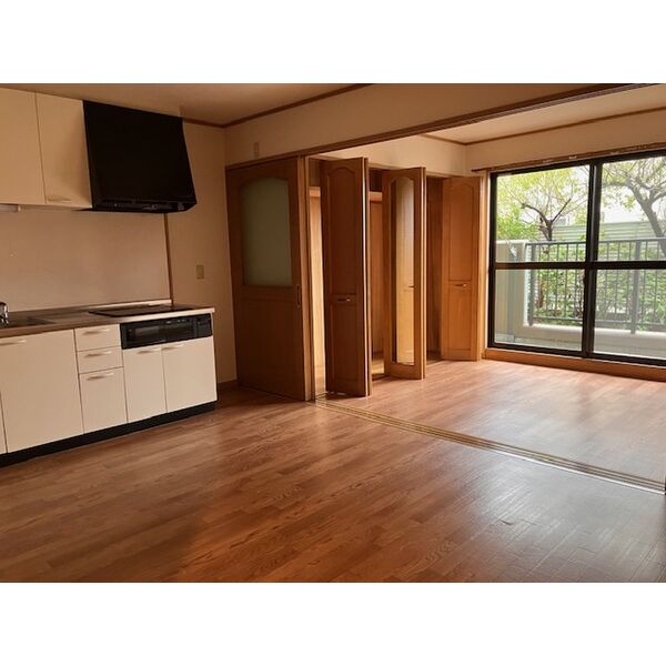 居室・リビング　写真は類似です。