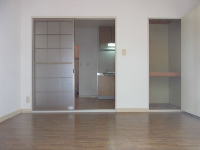 居室・リビング　収納付いてます！