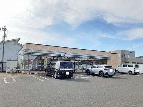 コンビニ　セブンイレブン春日３丁目店（コンビニ）まで500m