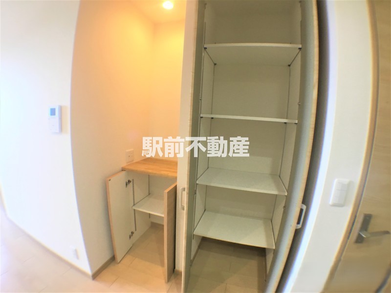 収納　階段横スペース☆