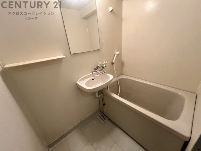 バス・シャワールーム　バストイレ別でオススメです！