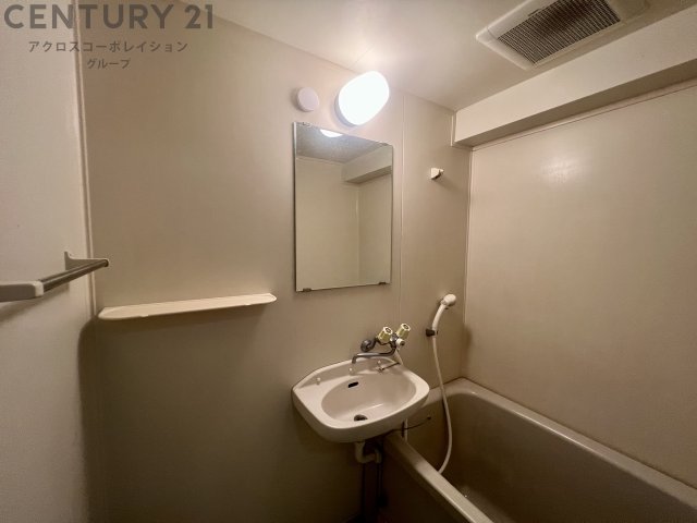 洗面設備　浴室内に洗面台付いてます♪