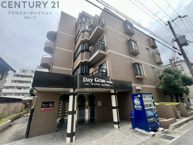 建物外観　居住者専用ゴミ置き場あります♪