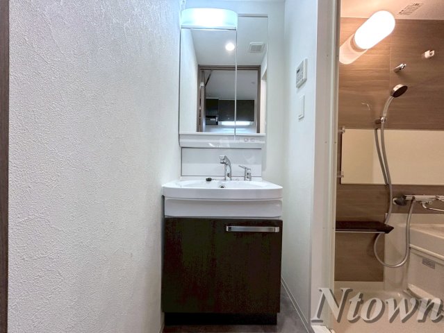 洗面設備　使いやすい独立洗面台です