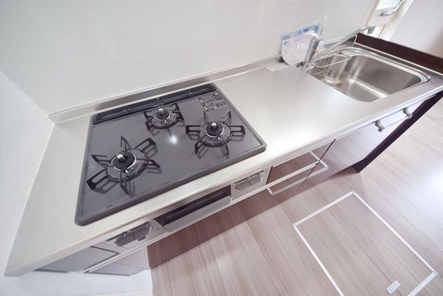 キッチン　★嬉しい3口ガスコンロ付きキッチン★