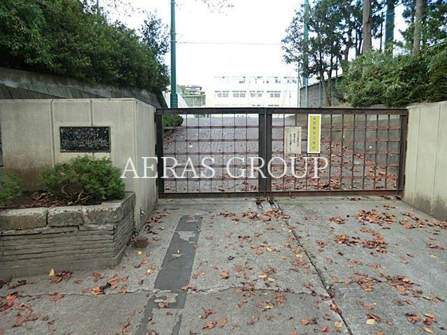 中学校　横浜市立美しが丘中学校（中学校）まで586m