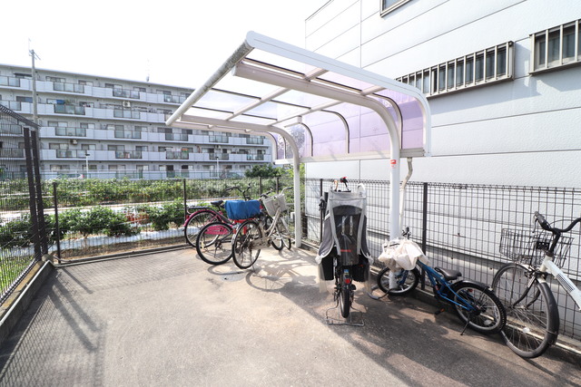 その他共有部分　屋根付き駐輪場