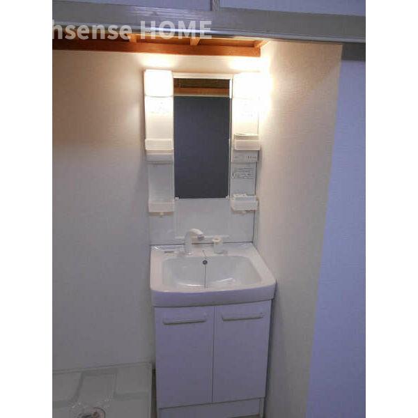 洗面設備　コンパクトで使いやすい洗面所