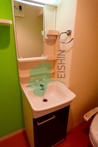 洗面設備　シンプルで使いやすい洗面台です！