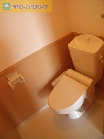 トイレ　温水洗浄便座機能付き