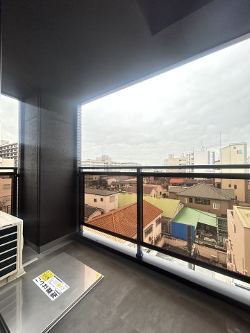 バルコニー　バルコニーからの眺めを楽しみながら食事をしませんか