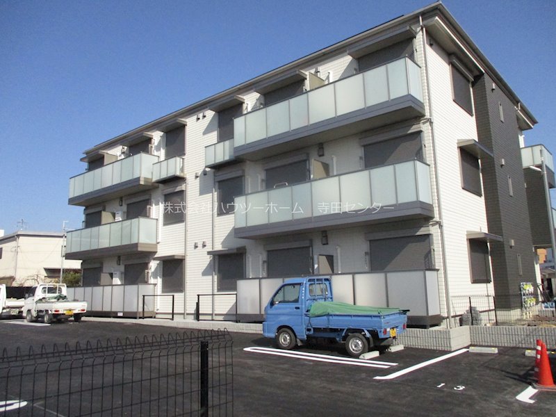 久世郡久御山町佐古のマンションの建物外観