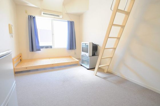 居室・リビング　※他の号室の号室の写真です。