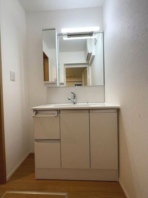 洗面設備　人気な独立洗面台です