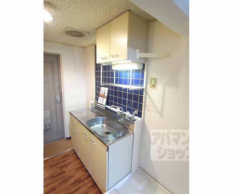 キッチン　上下に収納が有ります。