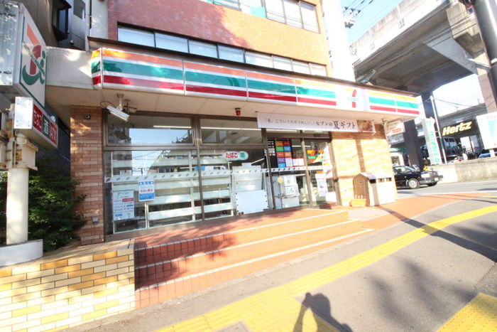 コンビニ　セブンイレブン（コンビニ）まで602m