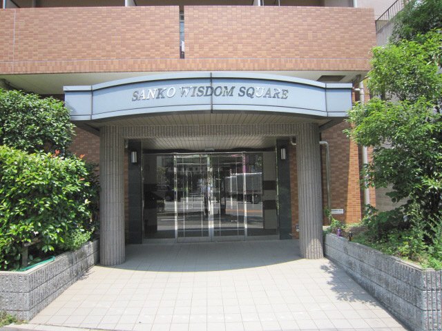 エントランス　建物の内部です