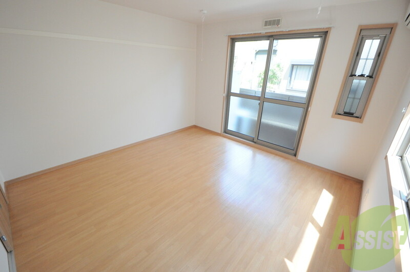 居室・リビング　ゆとりのある広さが魅力のリビング。開放的な気分になります