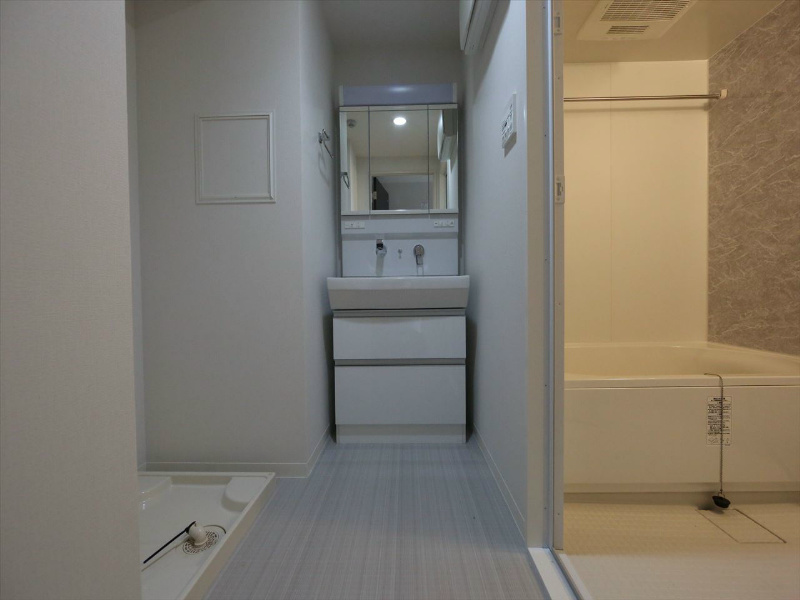 洗面設備　脱衣所　独立洗面台（シャンプードレッサー付）