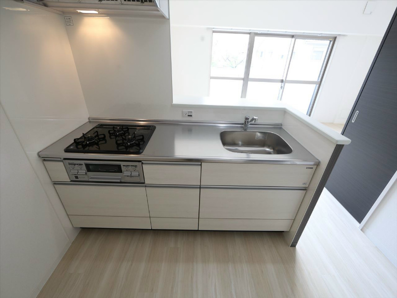 キッチン　システムキッチン（ガス3口グリル）カウンターキッチン