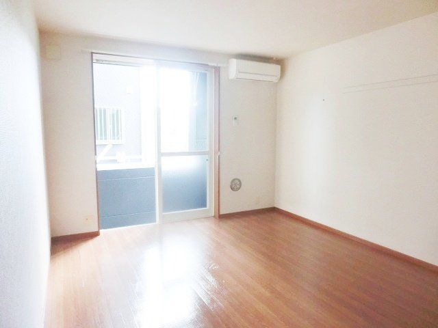 居室・リビング　日当たりの良いお部屋です