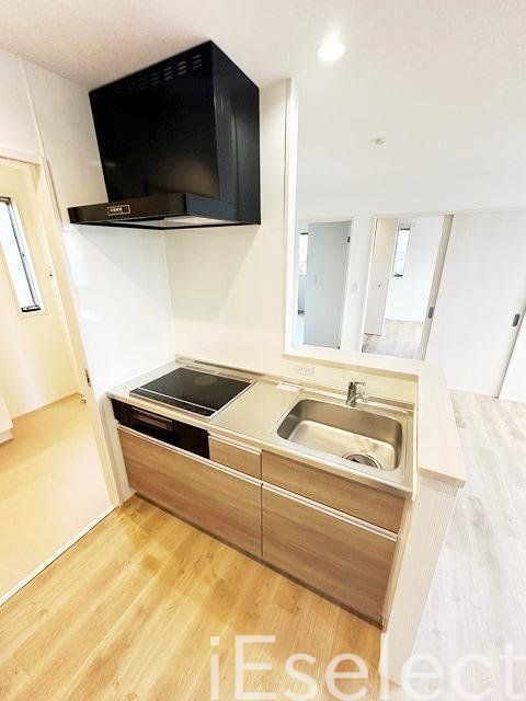 キッチン　IHコンロ付きのシステムキッチン