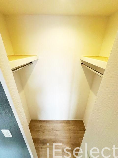 収納　奥行きのあるウォークインクローゼット