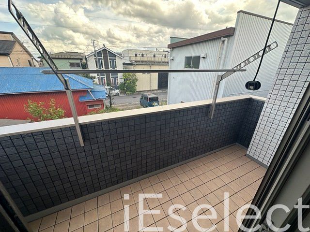 バルコニー　洗濯物もたくさん干せますね。