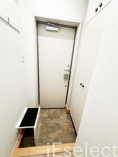 玄関　玄関にはシューズボックスがあります