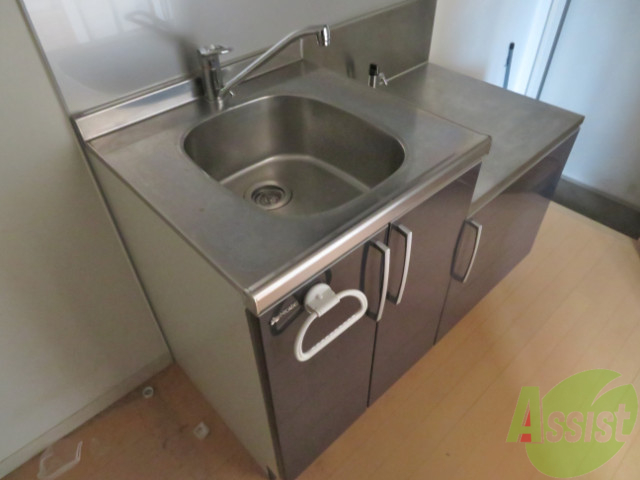 キッチン　キッチンはこちらです。十分な広さがございますね