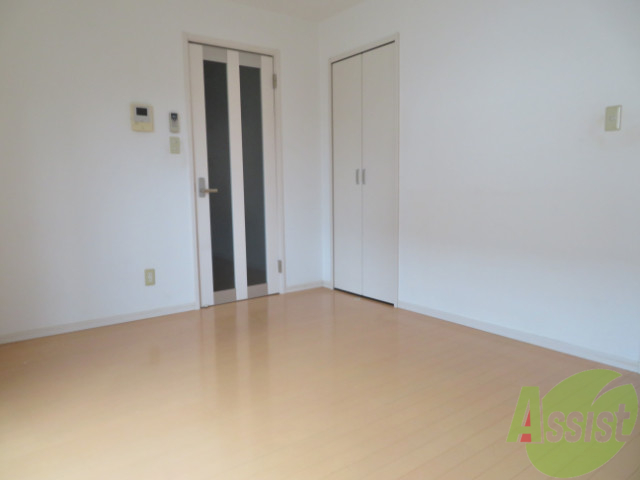 その他部屋・スペース　ベッド置いても、十分な広さがございますね。