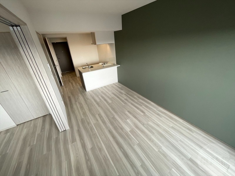 居室・リビング　落ち着いた色合いのリビングダイニングキッチン