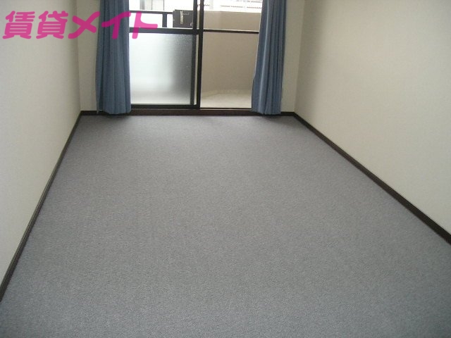 居室・リビング　同タイプの部屋写真です。