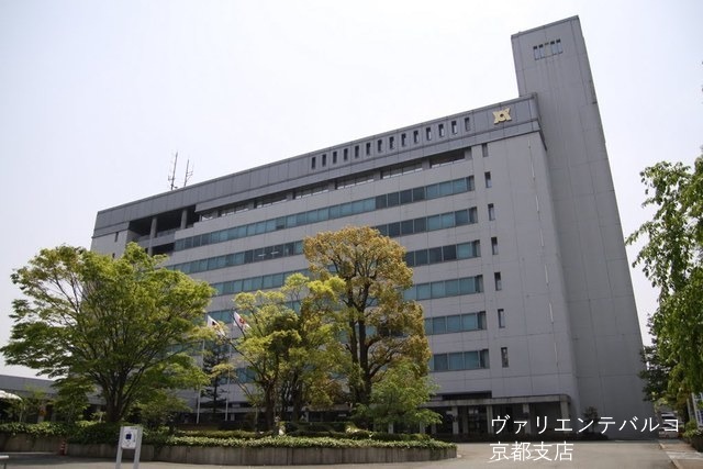 役所　亀岡市役所（役所）まで564m