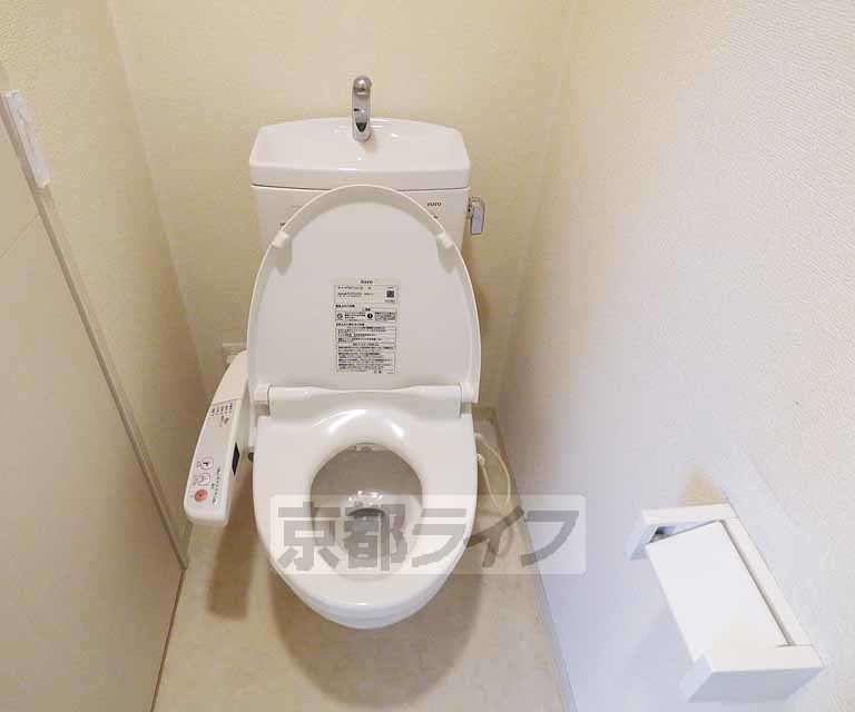 トイレ　ウォシュレットつき
