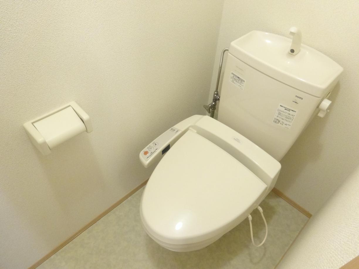 トイレ　温水洗浄暖房便座付トイレ