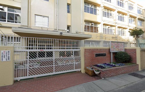 中学校　神戸市立鷹取中学校（中学校）まで353m
